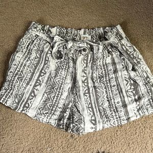 Cali 1850 Grey and White Shorts